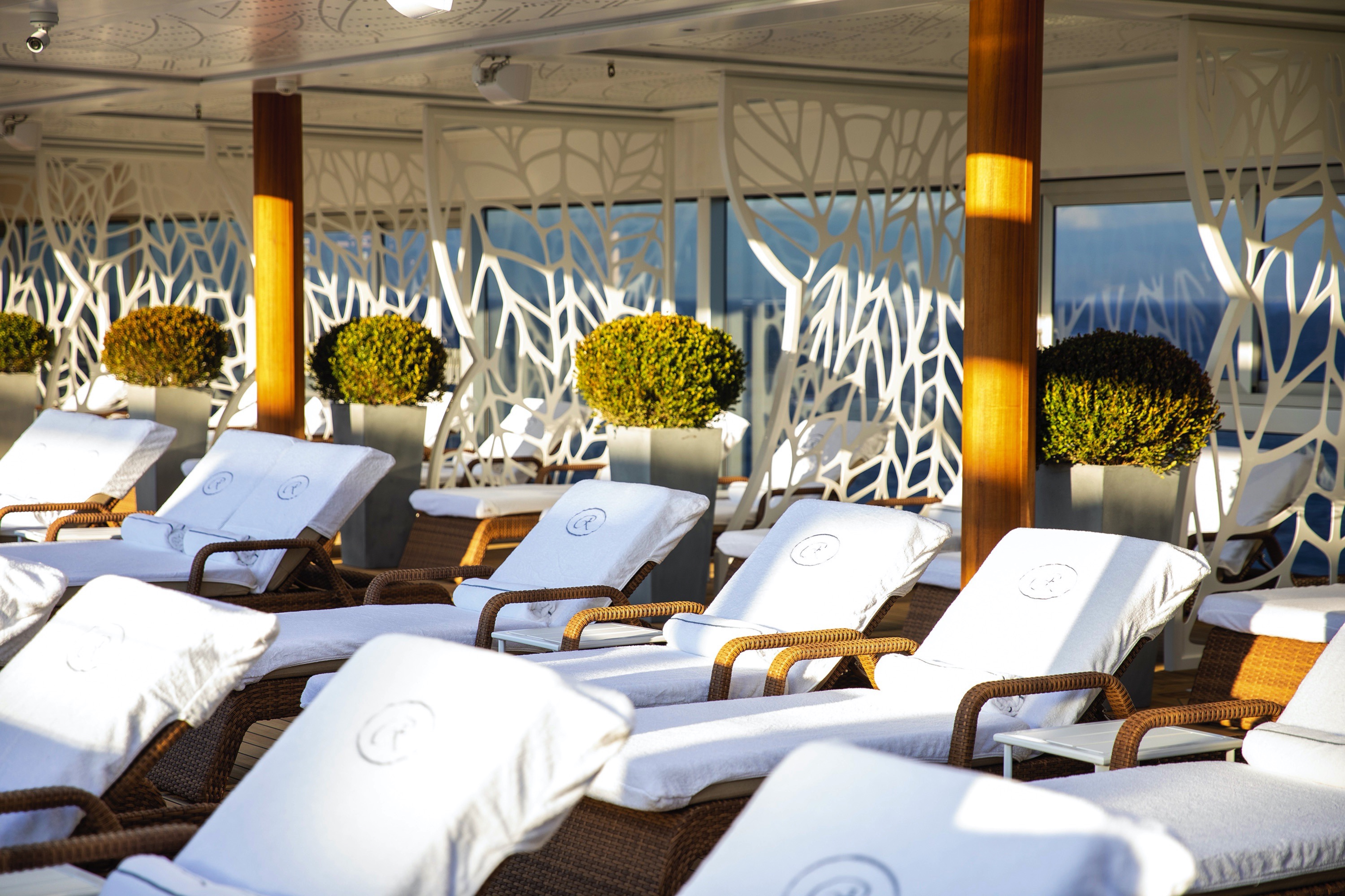 Seven Seas Splendor - Pool Deck 